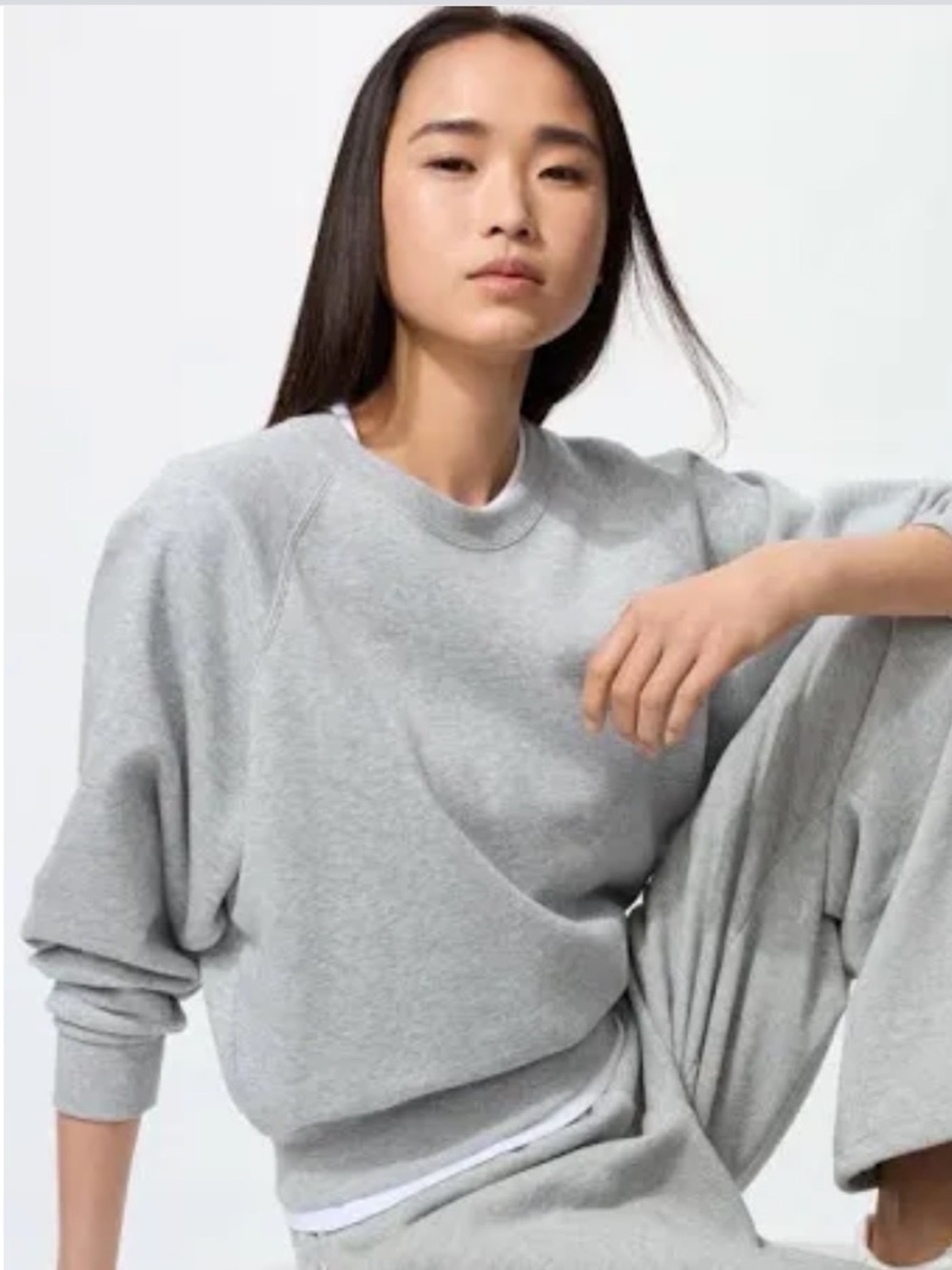Uniqlo Cropped Crewneck Sweatshirt